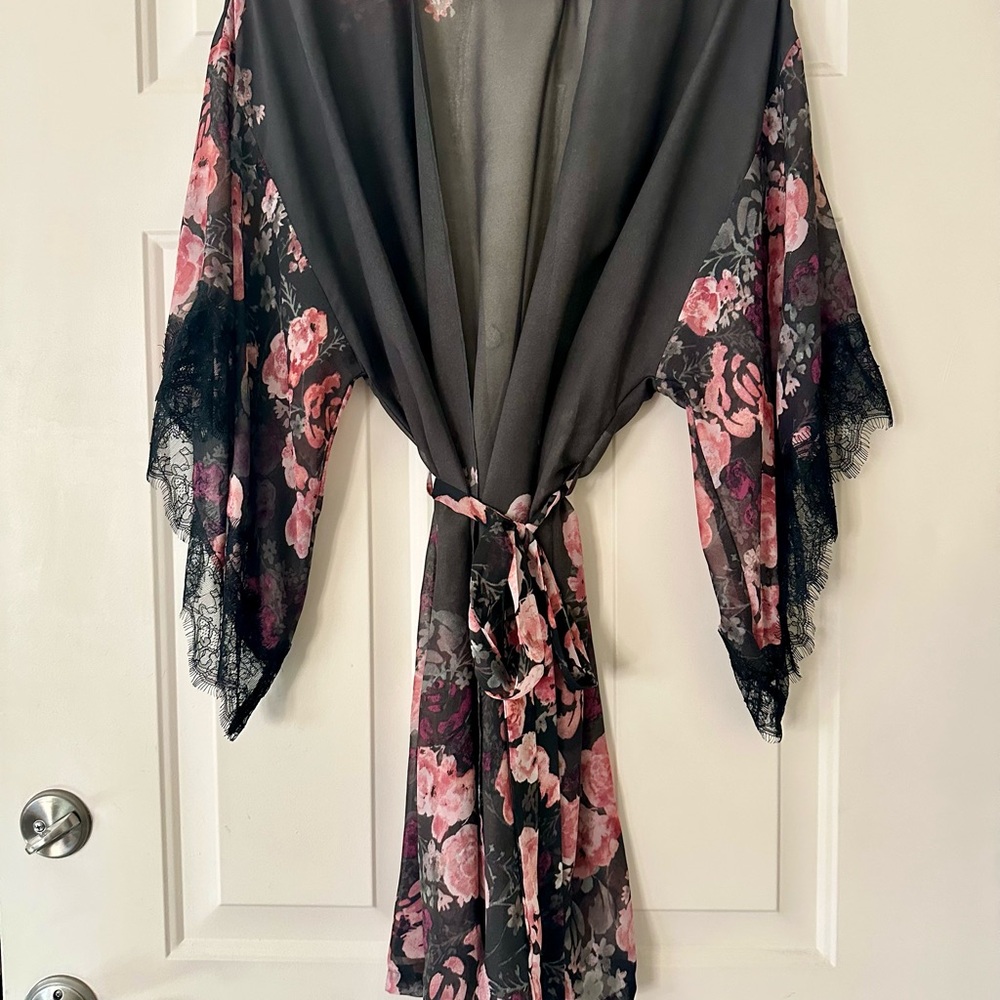 Midnight Bakery Set Floral Kimono Black & Pink Lace Robe